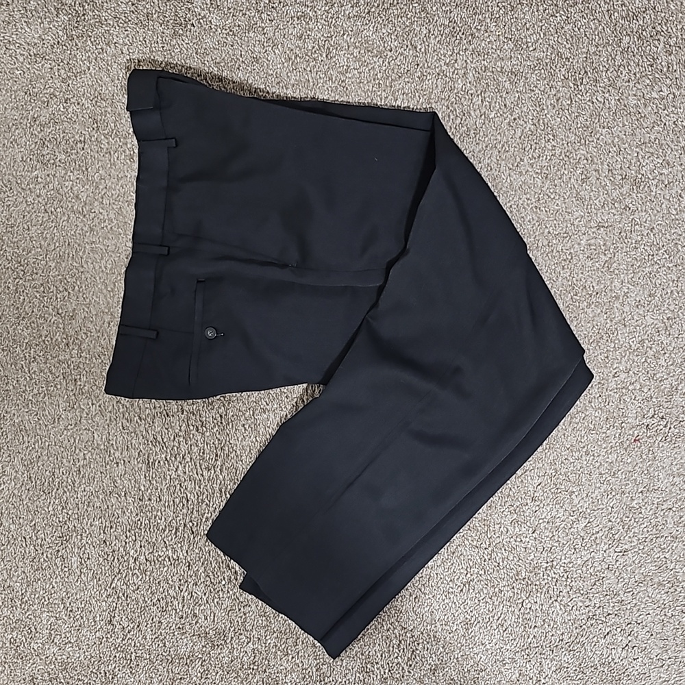 Axist Black Dress Pants with Smooth Fabric and Straight-Leg Cut